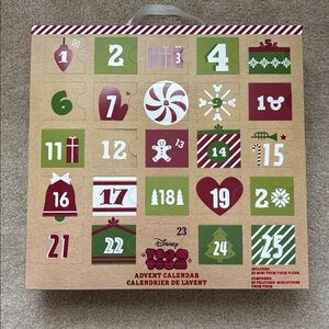New Disney Store Mini Tsum Tsum Advent Calendar 2016 - 25 plushes